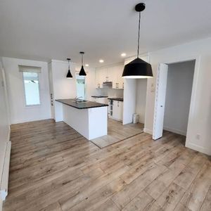 **4 ½**APPARTEMENT -style MAISON DE VILLE au CŒUR de STE-FOY - Photo 2
