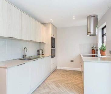 4 bedroom terraced house to rent - Photo 1