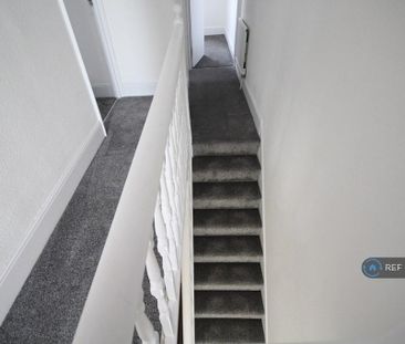 3 bedroom end of terrace house to rent - Photo 3