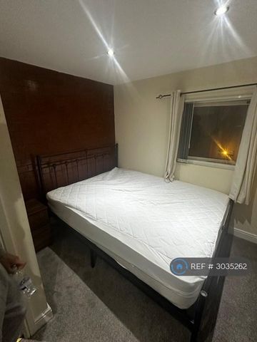 4 bedroom flat to rent - Photo 5