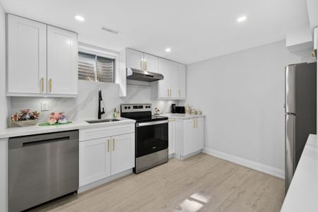 For Lease - 1 Rosegarden Crescent, Richmond Hill, Ontario - Photo 2