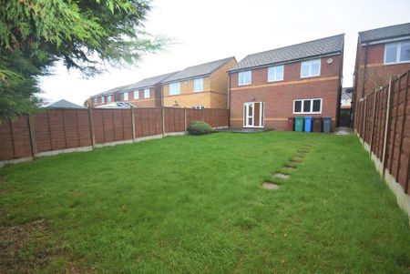 4 bedroom detached house to rent - Photo 4