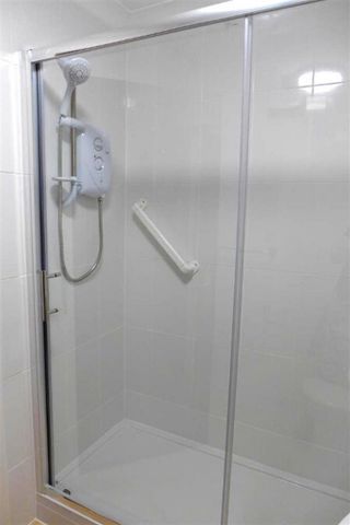 1 bedroom retirement property to rent - Photo 5