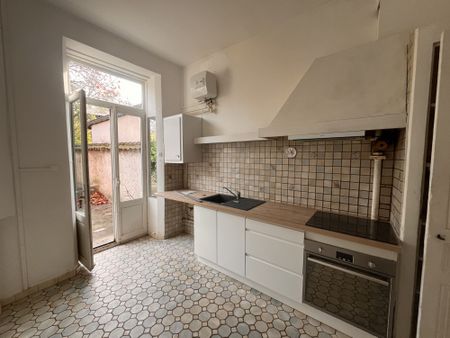 Location Maison 7 pièces 166m² LYON 3ème - Photo 3