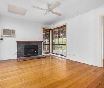 SECURE FENCING | FRESHLEY PAINTED | SPACIOUS FAMILY HOME - Photo 2