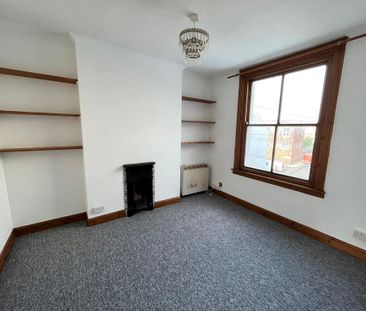 2 bedroom maisonette to rent - Photo 2