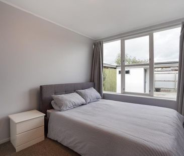 Three bedroom low-maintenance home - Photo 5