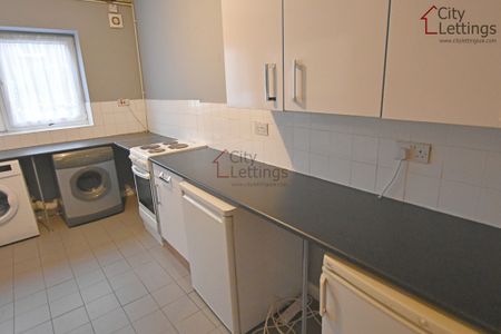 3 Bedroom Flat - Photo 2