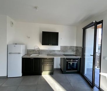 Location Appartement 2 pièces 54m² STE FOY LES LYON 69110 - Photo 2