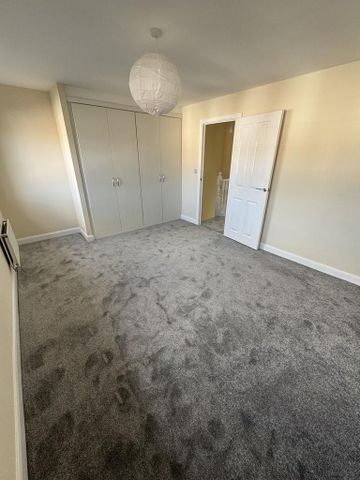 4 bedroom semi-detached house to rent - Photo 3