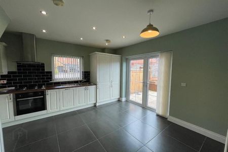 31 Millmount Village Square, Dundonald, Belfast, BT16 1YX - Photo 5