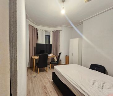 2 Bed Maisonette, Grove Green Road, E11 - Photo 5