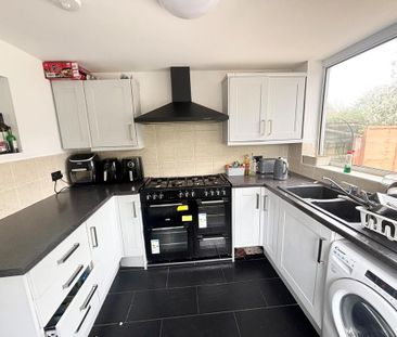 1 bedroom in a house share to rent - Photo 4