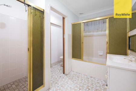 FAMILY HOME IN PRIME LOCATION! - Photo 4