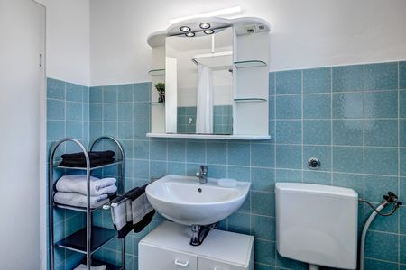 Southern edge of Munich, in quiet neighborhood - Photo 3