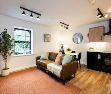 1 bedroom in a flat share to rent - Photo 2