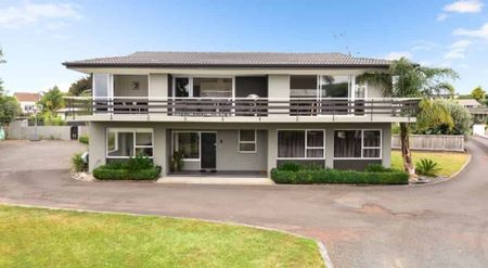 Grand Family Entertainer on the 18th Green – Poolside Living at St Andrews - Photo 4