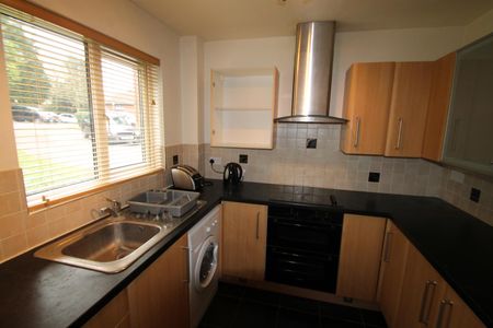 2 bed apartment to rent in Pavilion Way, Edgware, HA8 - Photo 4