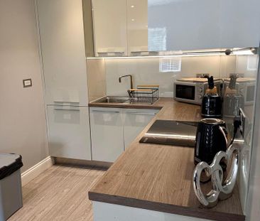 2 bedroom coach house to rent - Photo 6