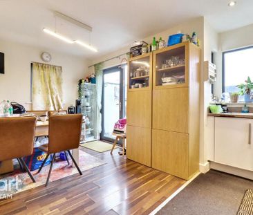 4 bedroom end of terrace house to rent - Photo 3