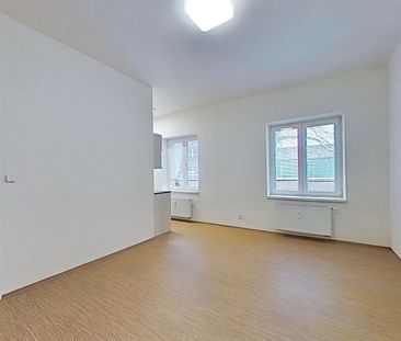 Pronájem bytu 1+kk 30 m² - Photo 1