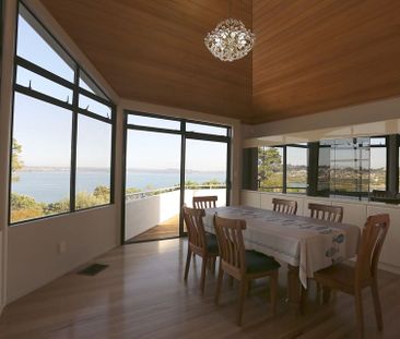Clifftop Family Home Furnished with Pool - Photo 6