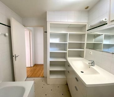 A LOUER - T2 LUMINEUX ET CALME AU PIED DE LA CATHEDRALE - Photo 6