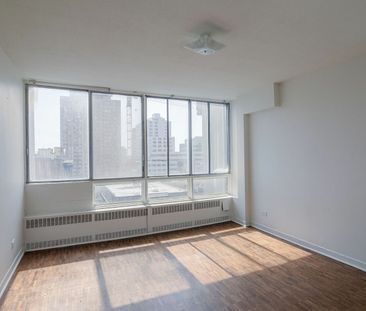 1975 Maisonneuve Blvd West, Montréal, QC - Photo 2