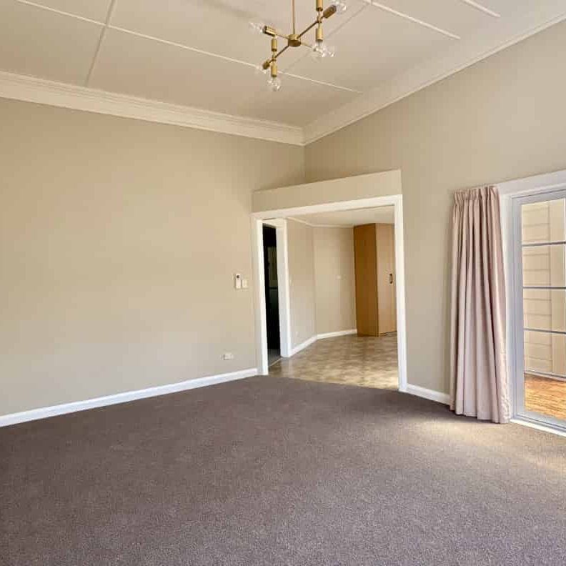 EXTRA LARGE FAMILY LIVING - Photo 1