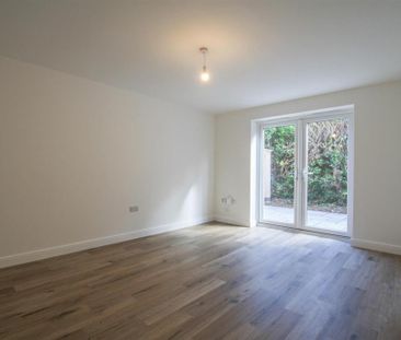 2 bedroom end of terrace house to rent - Photo 3