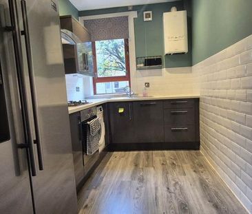 3 bedroom flat to rent - Photo 6