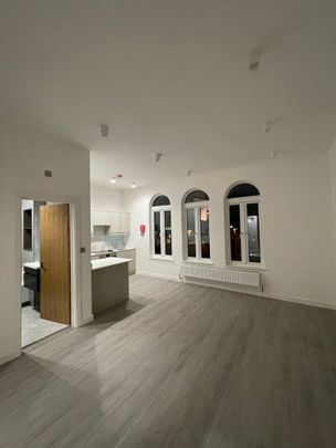 1 Bed Flat, Wimbledon Hill Road, SW19 - Photo 1