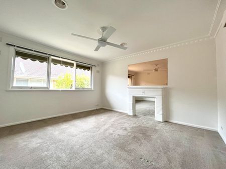 IMMACULATE TWO BEDROOM HOME IN THE HEART OF CAMBERWELL - Photo 3