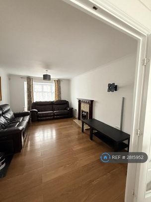 4 bedroom detached house to rent - Photo 1