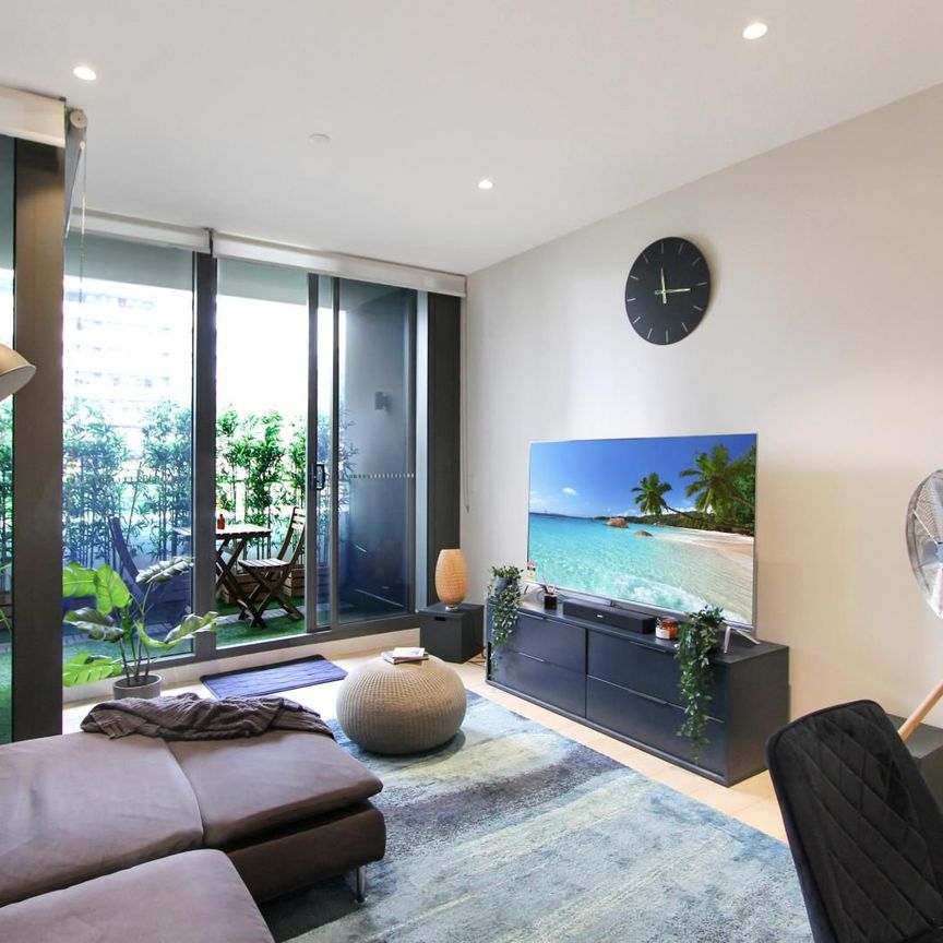 Fully Furnished one bedroom plus study - Photo 1