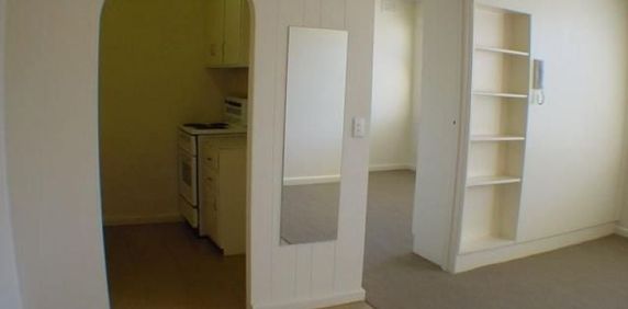 Charming and cosy apartment in the heart of St Kilda - Photo 2