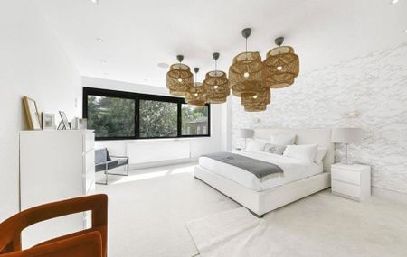 6 bedroom detached house to rent - Photo 3