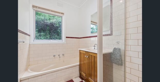 Character Weatherboard in Great Location! - Photo 1