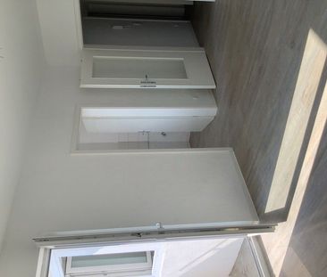 Komm in die City: renoviertes Single Appartement mit Balkon - Foto 1