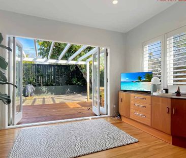 Sunny Oasis - Photo 1