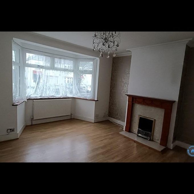 4 bedroom semi-detached house to rent - Photo 1