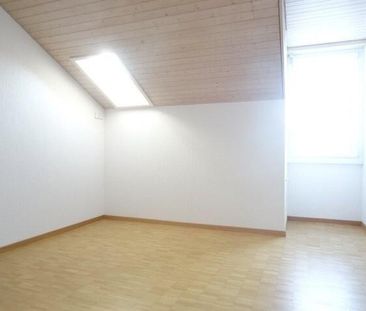 Moderne 4.5-ZW à 119m2 im DG mit Terrasse - Photo 1