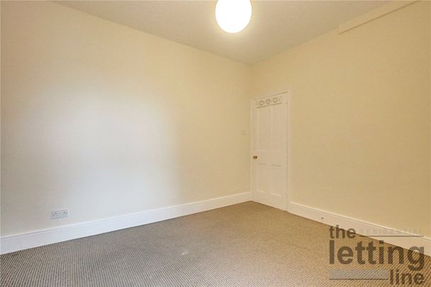 Hazelwood Lane, London, N13 5HB - Photo 1