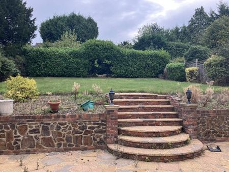 Woodcote valley road, CR8, Property for rent - Photo 3