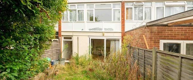 Room in a Shared House, Swanwick Close., SW15 - Photo 1