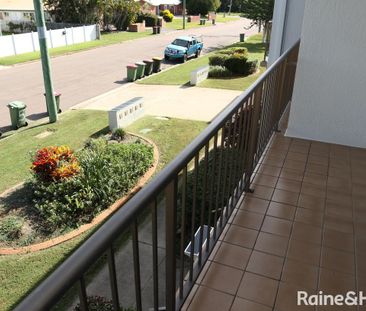 UPDATED AND FULLY FURNISHED TOWNHOUSE IN HERMIT PARK - Photo 6