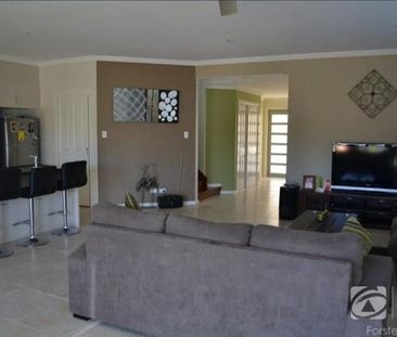 4 Bedroom Home - Prime Tuncurry Location - Photo 2