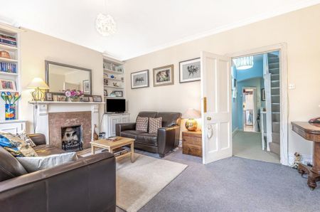 3 bedroom flat to rent - Photo 4