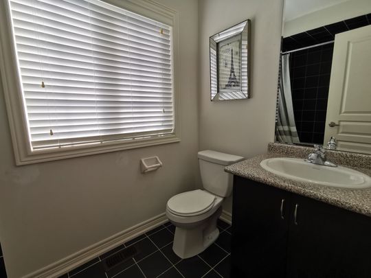 For Lease - 1140 Stuffles Crescent, Newmarket, Ontario - Photo 1