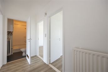 Instapklaar appartement met terras op toplocatie tussen Ertbrugge en het Rivierenhof - Photo 1